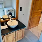 아파트 Flat With Parking And Balcony In Centre *