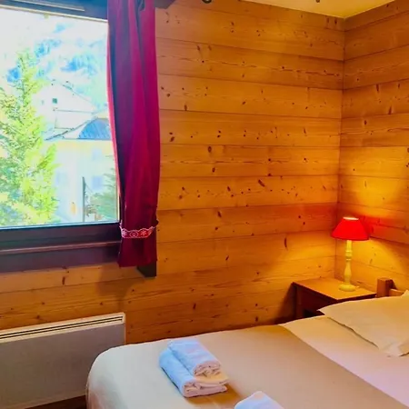 아파트 Flat With Parking And Balcony In Centre *
